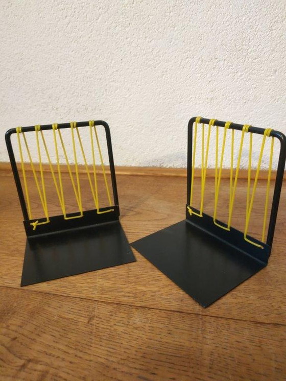 Image 1 of 2x Vintage metalen boekensteunen met nylon draad uit jaren 50/60