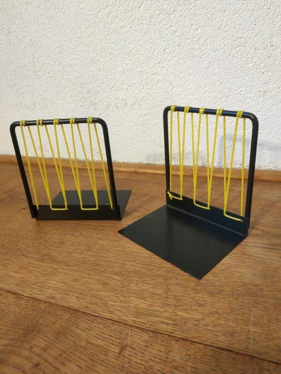 Image 1 of 2x Vintage metalen boekensteunen met nylon draad uit jaren 50/60