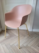 2 Gubi Bat eetkamerstoelen