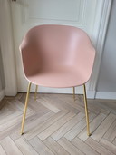 2 Gubi Bat eetkamerstoelen