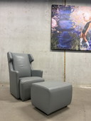 Rolf Benz Fauteuil + poef grijs leer
