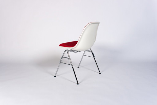 Vitra Eames Plastic Side Chair DSS (voorraad:50)