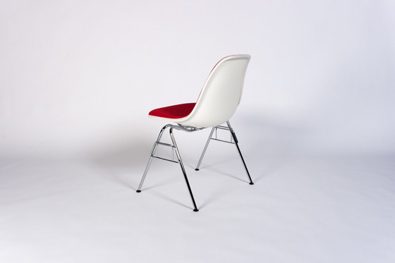 Image 1 of Vitra Eames Plastic Side Chair DSS (voorraad:50)