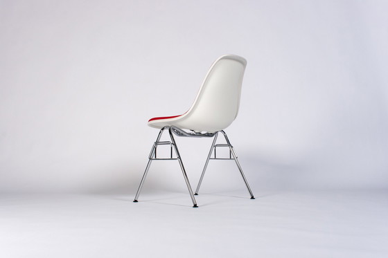 Image 1 of Vitra Eames Plastic Side Chair DSS (voorraad:50)