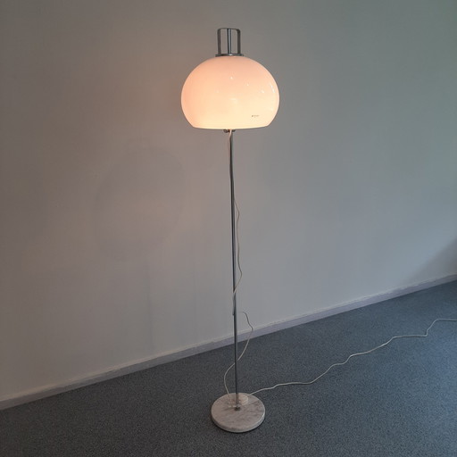 Harvey Guzzini vloerlamp by Luigi Massoni