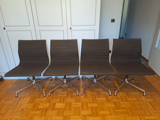 Image 1 of 4x Vitra EA 105 stoel