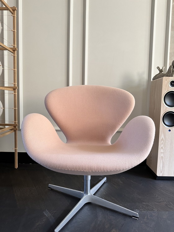 Image 1 of Fritz Hansen swan chair