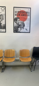 3x vintage wachtkamerbankjes