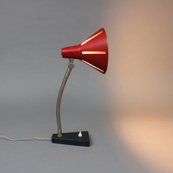 Image 1 of H. T. J. A. Busquet (1914-1977) Bureaulamp uit de Zonneserie voor Hala Zeist, gemerkt 