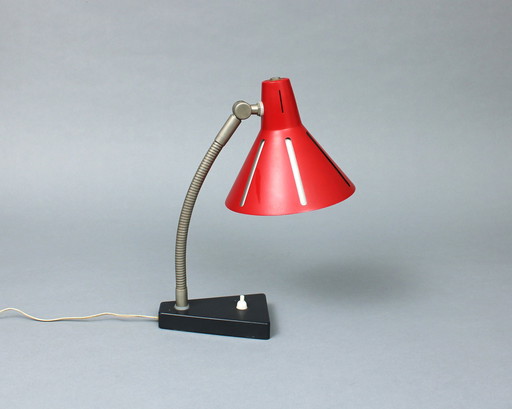 H. T. J. A. Busquet (1914-1977) Bureaulamp uit de Zonneserie voor Hala Zeist, gemerkt 