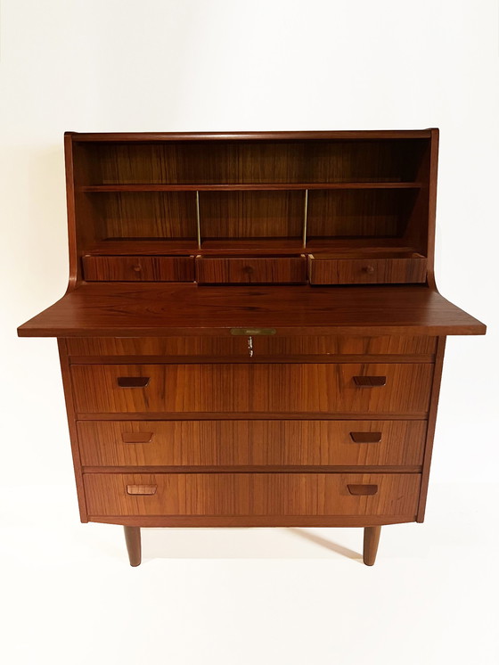 Image 1 of Vintage bureautje in teak fineer Denemarken jaren 60.