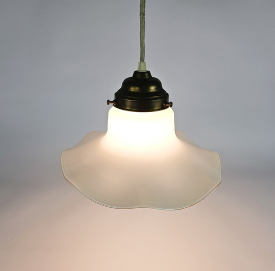 Image 1 of Art Deco - Opaline - messing - hanglamp - pendellamp met katrol - 1e kwart 20e eeuw