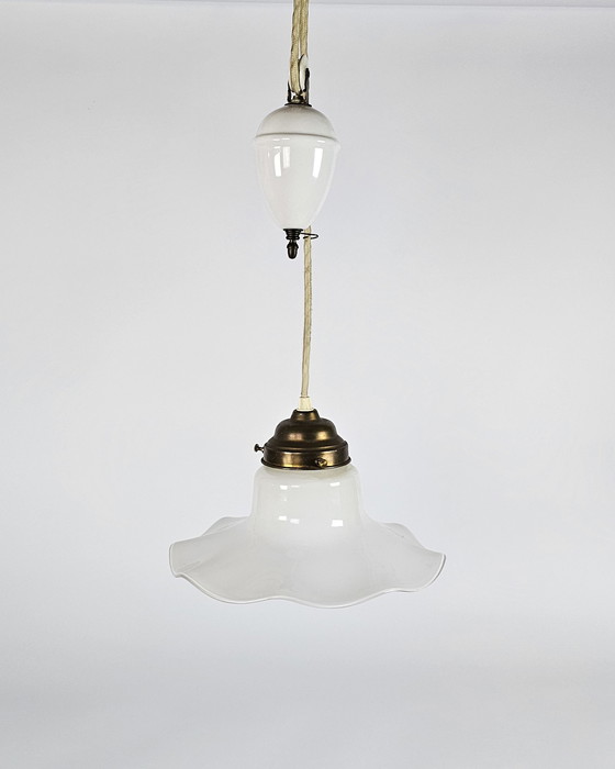 Image 1 of Art Deco - Opaline - messing - hanglamp - pendellamp met katrol - 1e kwart 20e eeuw