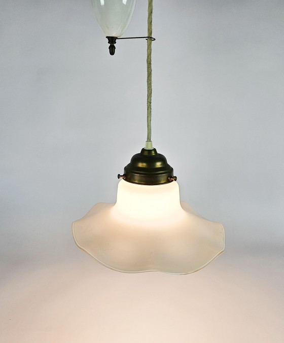 Image 1 of Art Deco - Opaline - messing - hanglamp - pendellamp met katrol - 1e kwart 20e eeuw