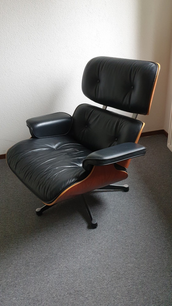 Image 1 of Eames Lounge Chair met Ottoman