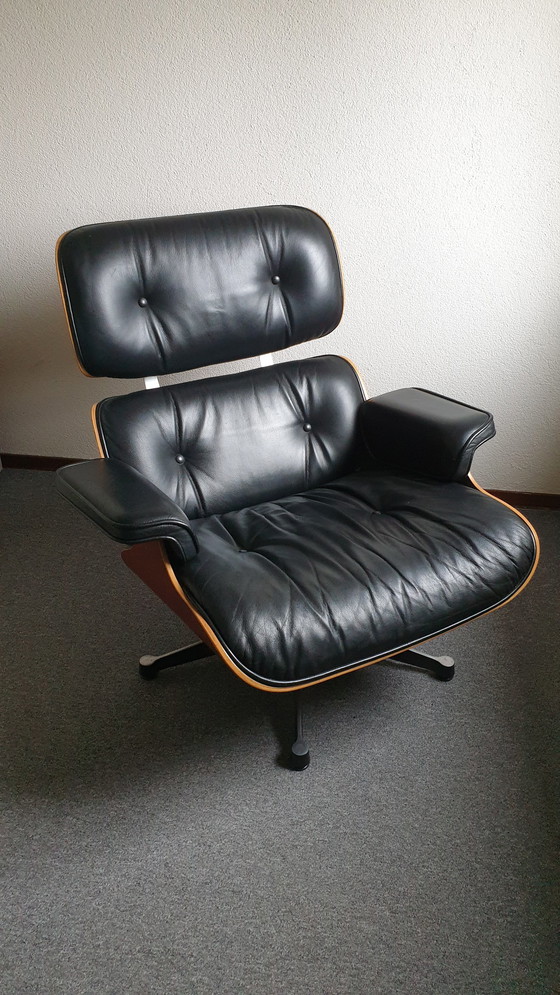 Image 1 of Eames Lounge Chair met Ottoman