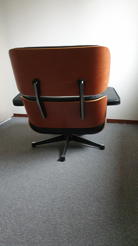 Image 1 of Eames Lounge Chair met Ottoman