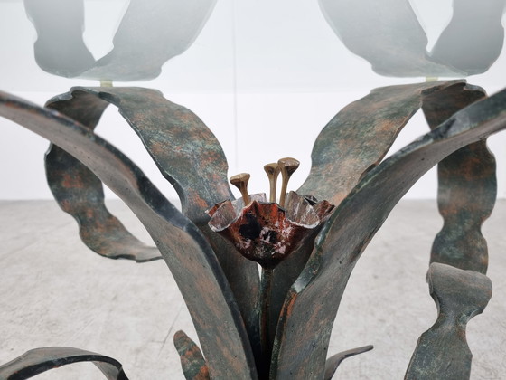 Image 1 of Gebeeldhouwde stalen bloemen salontafel, jaren 70