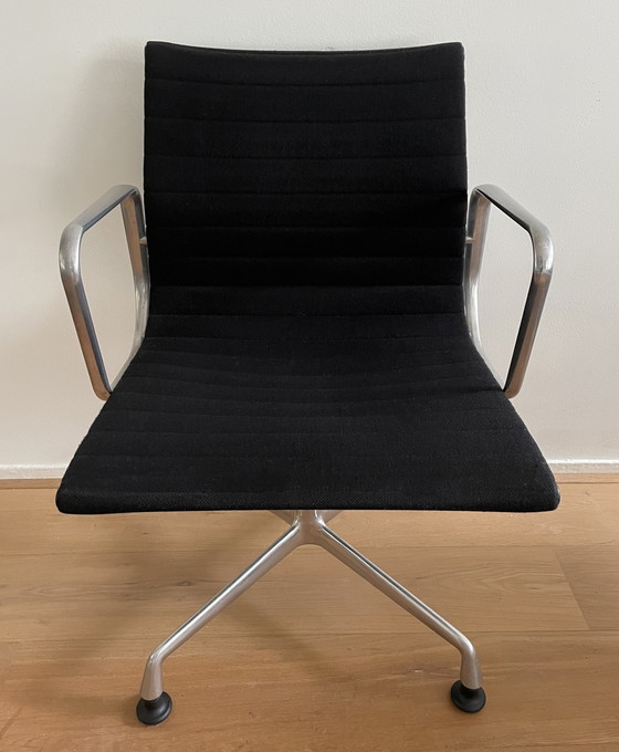 Image 1 of Charles Eames Vitra Hopsak aluminium