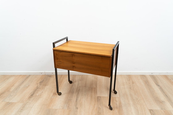 Image 1 of Vintage naaitafel