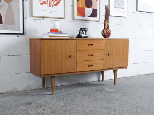 Vintage dressoir met houten handvaten