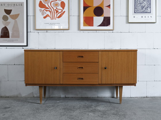 Image 1 of Vintage dressoir met houten handvaten