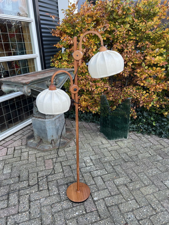 Image 1 of Teakhouten vloerlamp uit de jaren zeventig