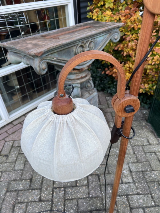 Image 1 of Teakhouten vloerlamp uit de jaren zeventig