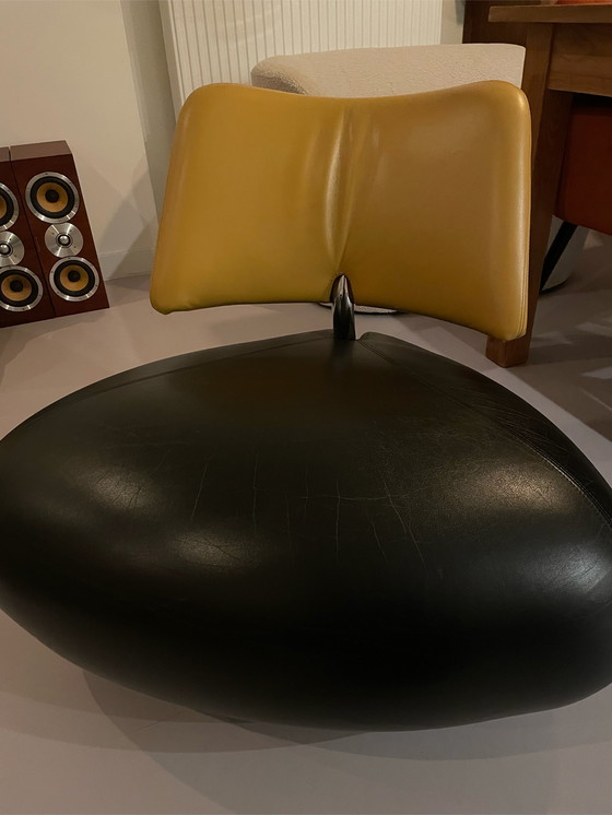 Image 1 of Leolux Pallone fauteuil zwart geel