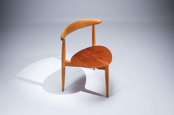 Image 1 of Hans Wegner FH4103 Heart stoel