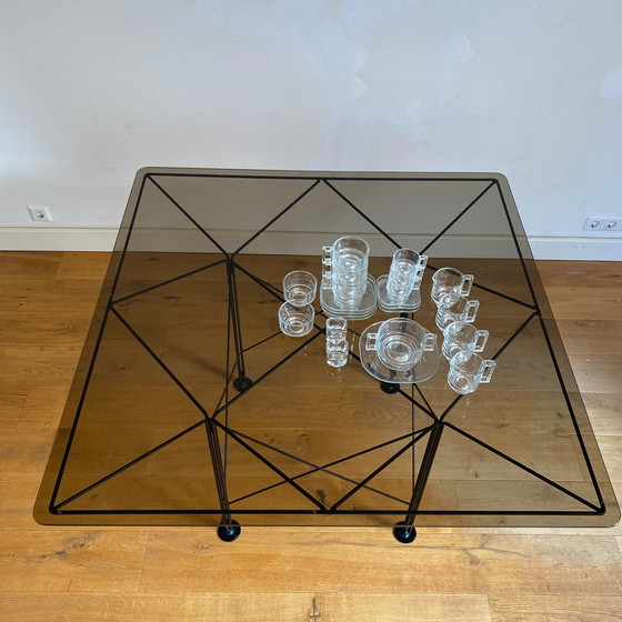 Image 1 of Glazen eettafel met draadframe uit de jaren 80