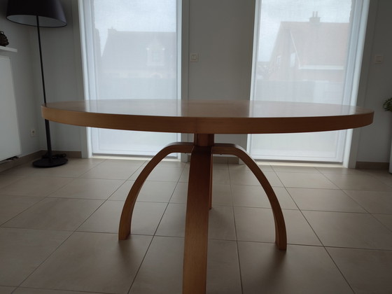 Image 1 of Ronde tafel Halifax