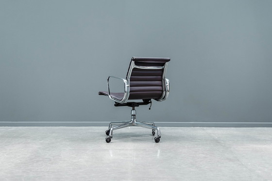 Image 1 of Eames EA117 bureaustoel