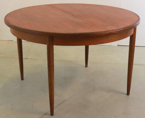 Image 1 of G-Plan Ronde vintage eetkamertafel verlengbaar 'Avebury'