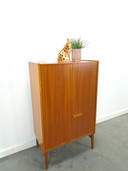 Fineer design  vintage kast Mezulanik, licht, kledingkast