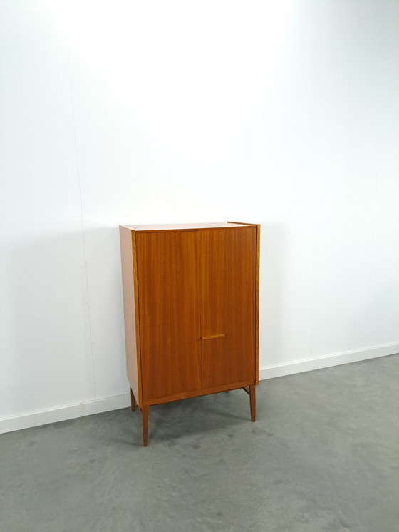 Image 1 of Fineer design  vintage kast Mezulanik, licht, kledingkast