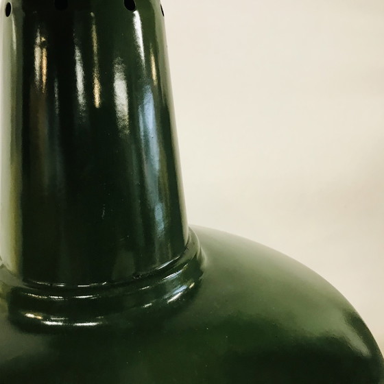Image 1 of Vintage fabriekslamp groen