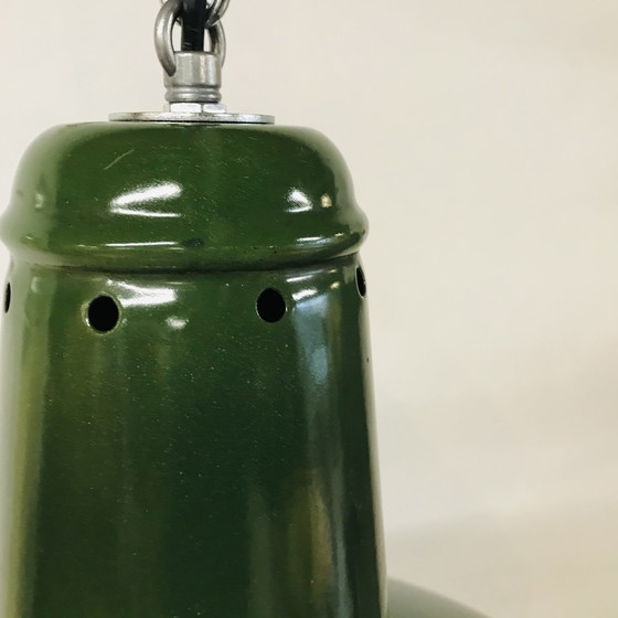 Image 1 of Vintage fabriekslamp groen