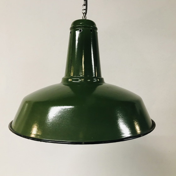 Image 1 of Vintage fabriekslamp groen