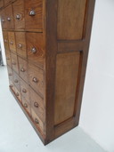 Vintage apothekerskast met 28 lades