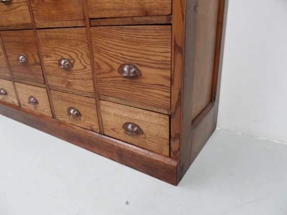 Image 1 of Vintage apothekerskast met 28 lades