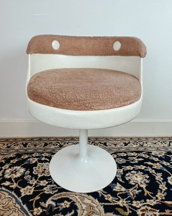 Image 1 of Ronde tulpfauteuil uit de 1970’s