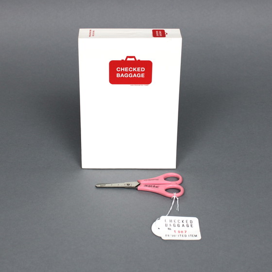 Image 1 of Checked Baggage, 3264 prohibited Items - Christien Meindertsma - gesigneerde 1e druk