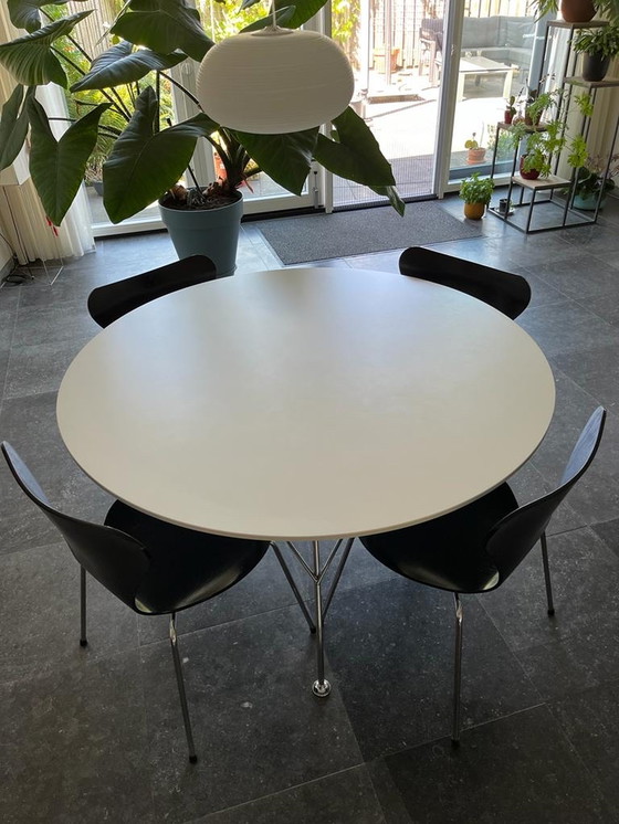 Image 1 of Kartell tafel + 5x Fritz Hansen vlinderstoel