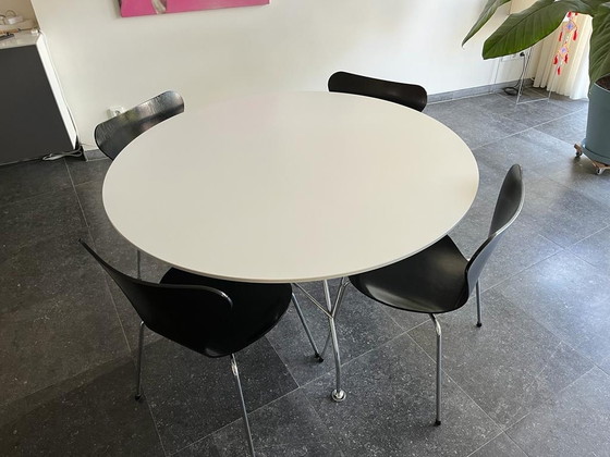 Image 1 of Kartell tafel + 5x Fritz Hansen vlinderstoel