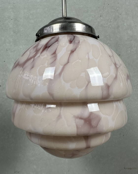 Image 1 of Art deco rosé gemarmerde opaline hanglamp