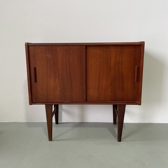 Image 1 of Teak sideboard schuifdeurtjes