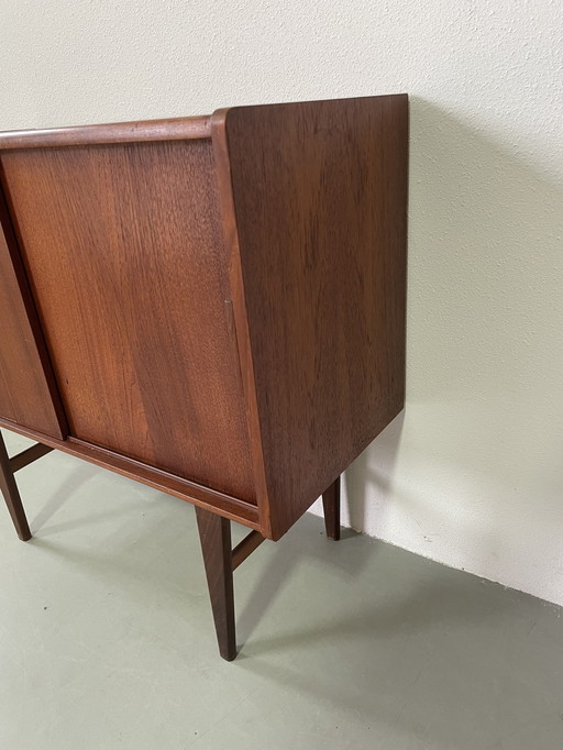 Teak sideboard schuifdeurtjes