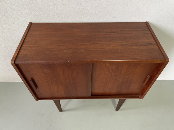 Image 1 of Teak sideboard schuifdeurtjes