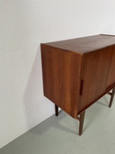 Teak sideboard schuifdeurtjes